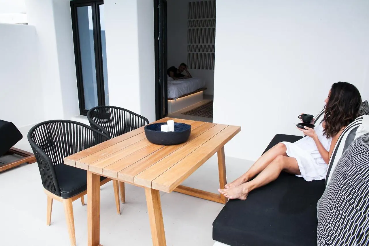 Agrari Bo Suites By Mykonos Rocks יוון